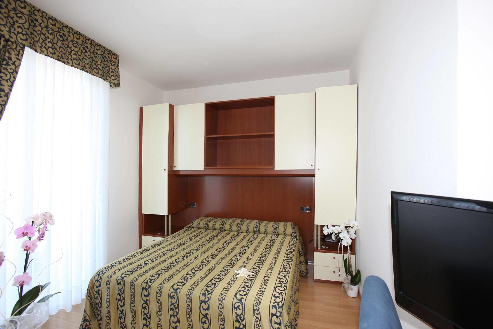 Hotel Santiago 3*